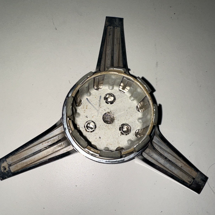 05-09 Ford Mustang 3-bar Spinner Wheel Chrome Center Cap Ford Logo OEM