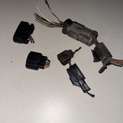05-06 Ford Mustang Miscellaneous Eletrical Connectors Plugs OEM W/ Wires