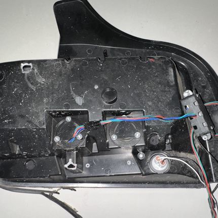 05-09 Ford Mustang LED Tail light With Wiring RH Passenger DAMAGED