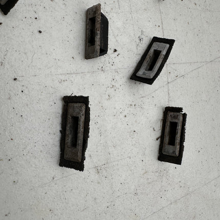 05-14 Ford Mustang Wiper Cowl Clips Retainers Grommets OEM