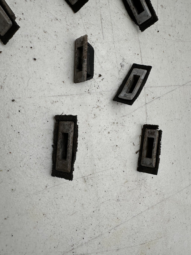 05-14 Ford Mustang Wiper Cowl Clips Retainers Grommets OEM