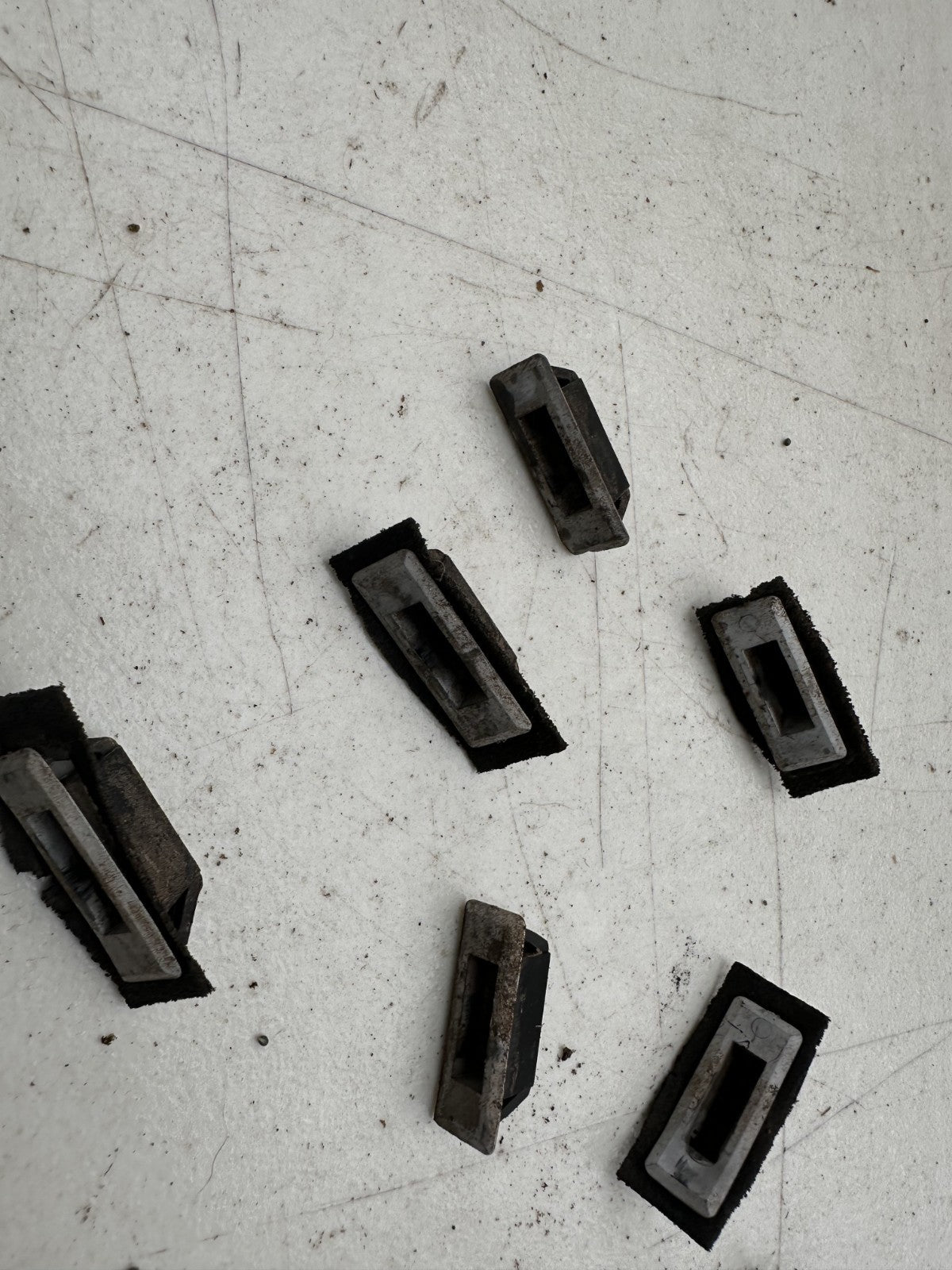 05-14 Ford Mustang Wiper Cowl Clips Retainers Grommets OEM