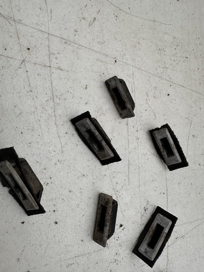 05-14 Ford Mustang Wiper Cowl Clips Retainers Grommets OEM