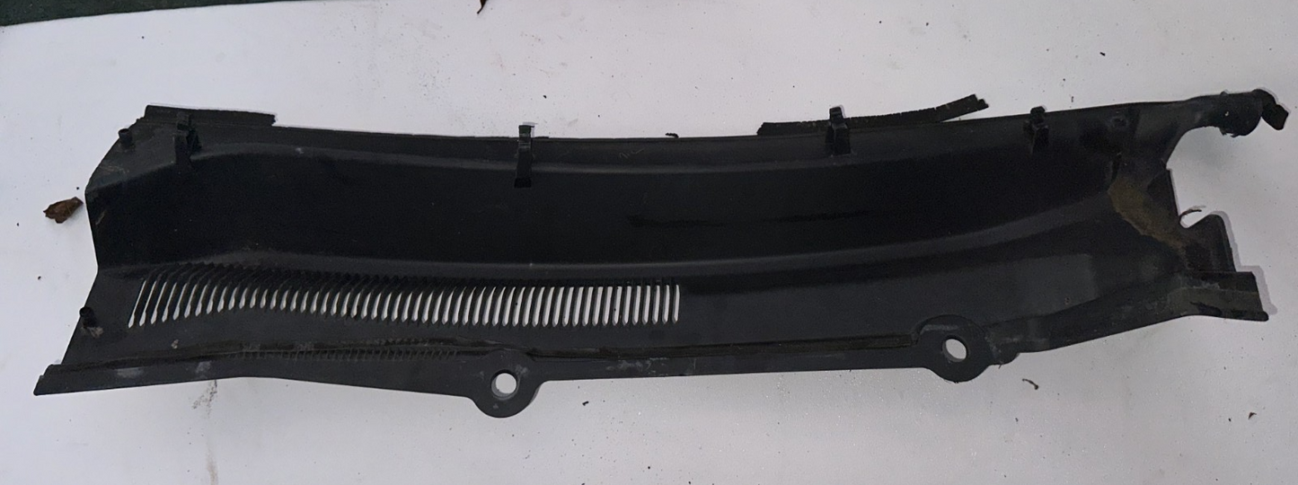05-09 Ford Mustang RH Passenger Wiper Dash Top Cowl Grille Vent OEM