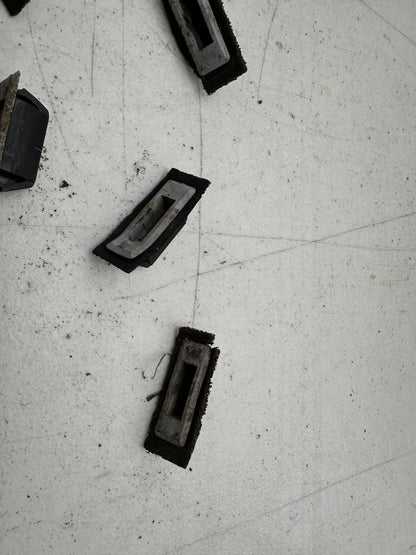 05-14 Ford Mustang Wiper Cowl Clips Retainers Grommets OEM