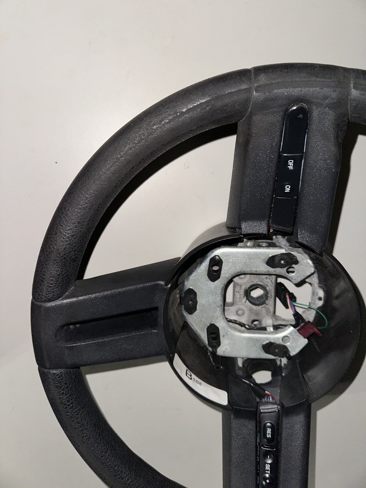 05-09 Ford Mustang Base Vinyl Steering Wheel OEM Black With Wiring