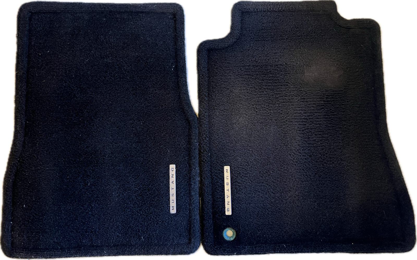 05-09 Ford Mustang Black Carpet Floor Mats OEM Pair With Silver MUSTANG Emblem 