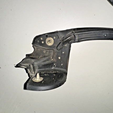 05-09 Ford Mustang Lower Door To Body Weather Strip OEM RH Passenger