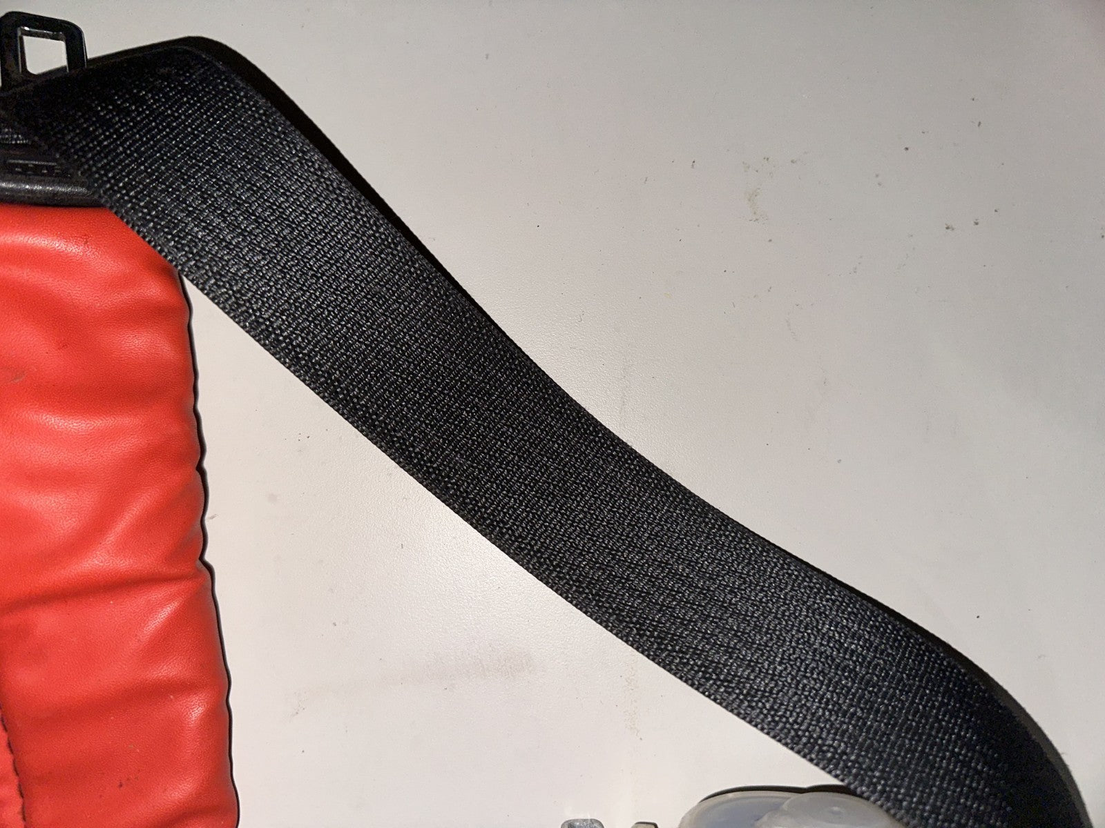 05-06 Ford Mustang Passenger Right RH Front Seatbelt With Trim OEM Black Belt