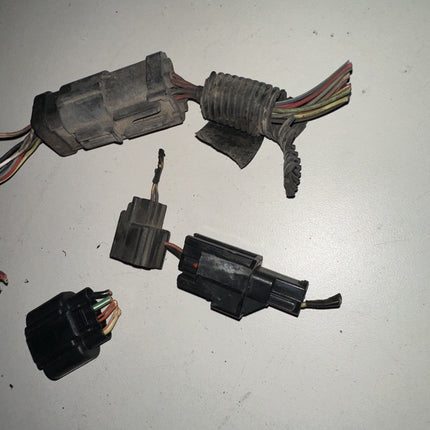 05-06 Ford Mustang Miscellaneous Eletrical Connectors Plugs OEM W/ Wires