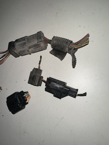 05-06 Ford Mustang Miscellaneous Eletrical Connectors Plugs OEM W/ Wires