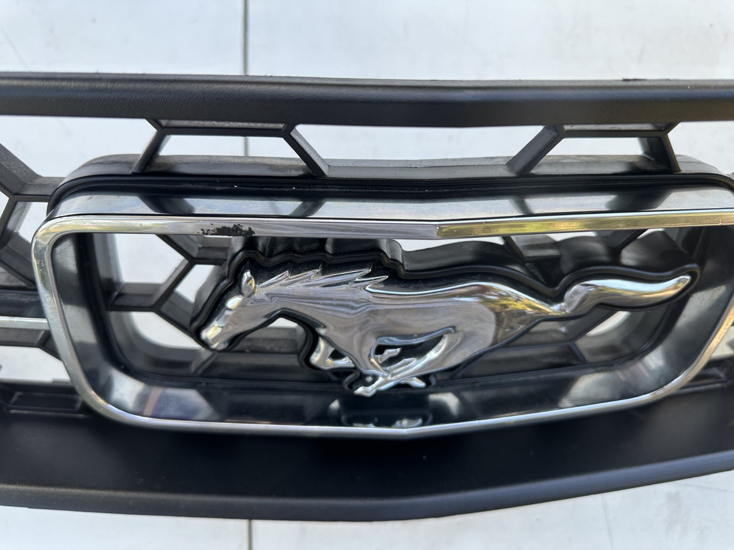 05-09 Ford Mustang Front Upper Grille Pony Package Edition With Fog Lights OEM