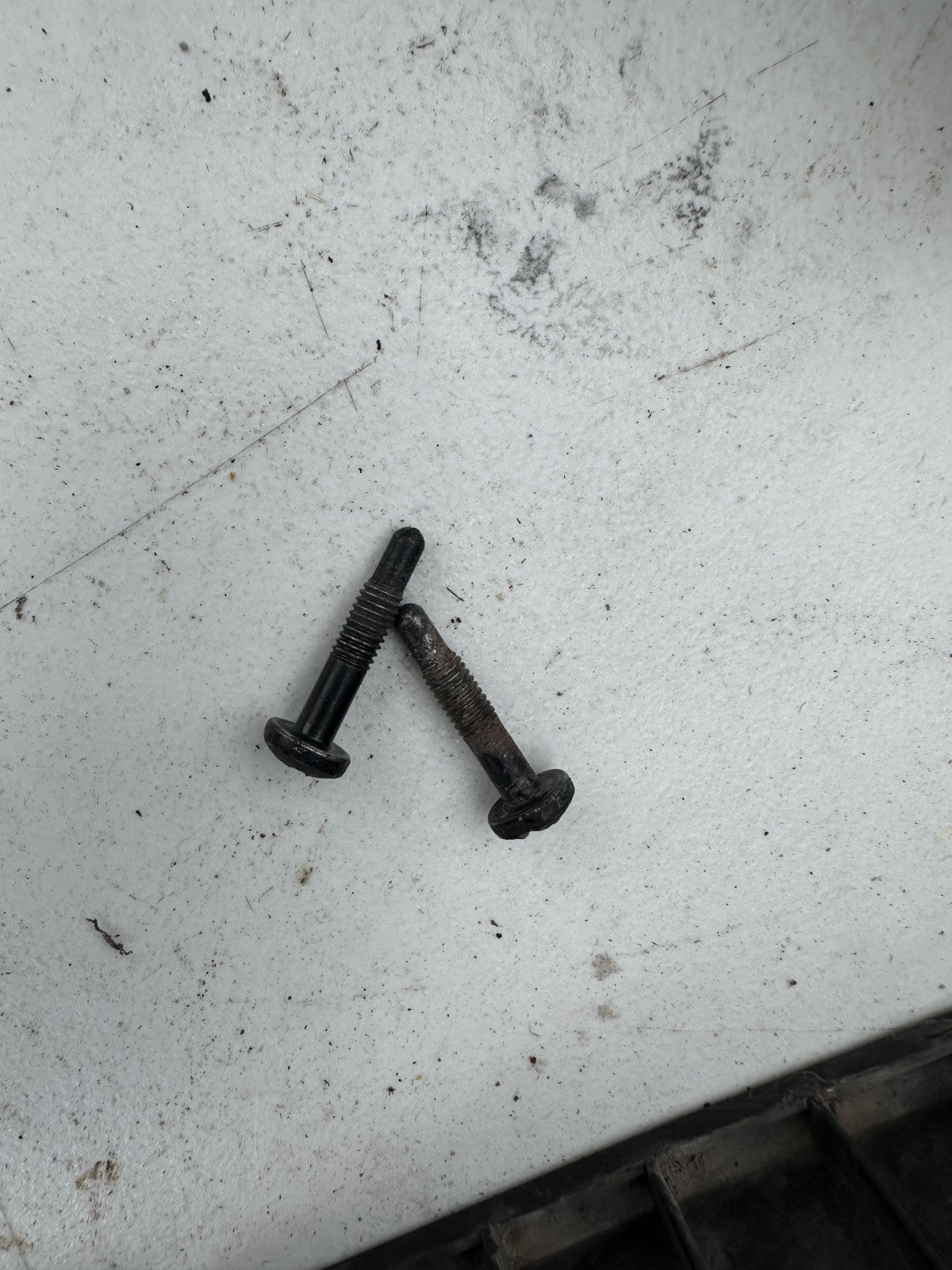 2002-2009 GMC Envoy 5.3L V8 Air Intake Upper Cleaner Housing Box OEM W/ FILTER