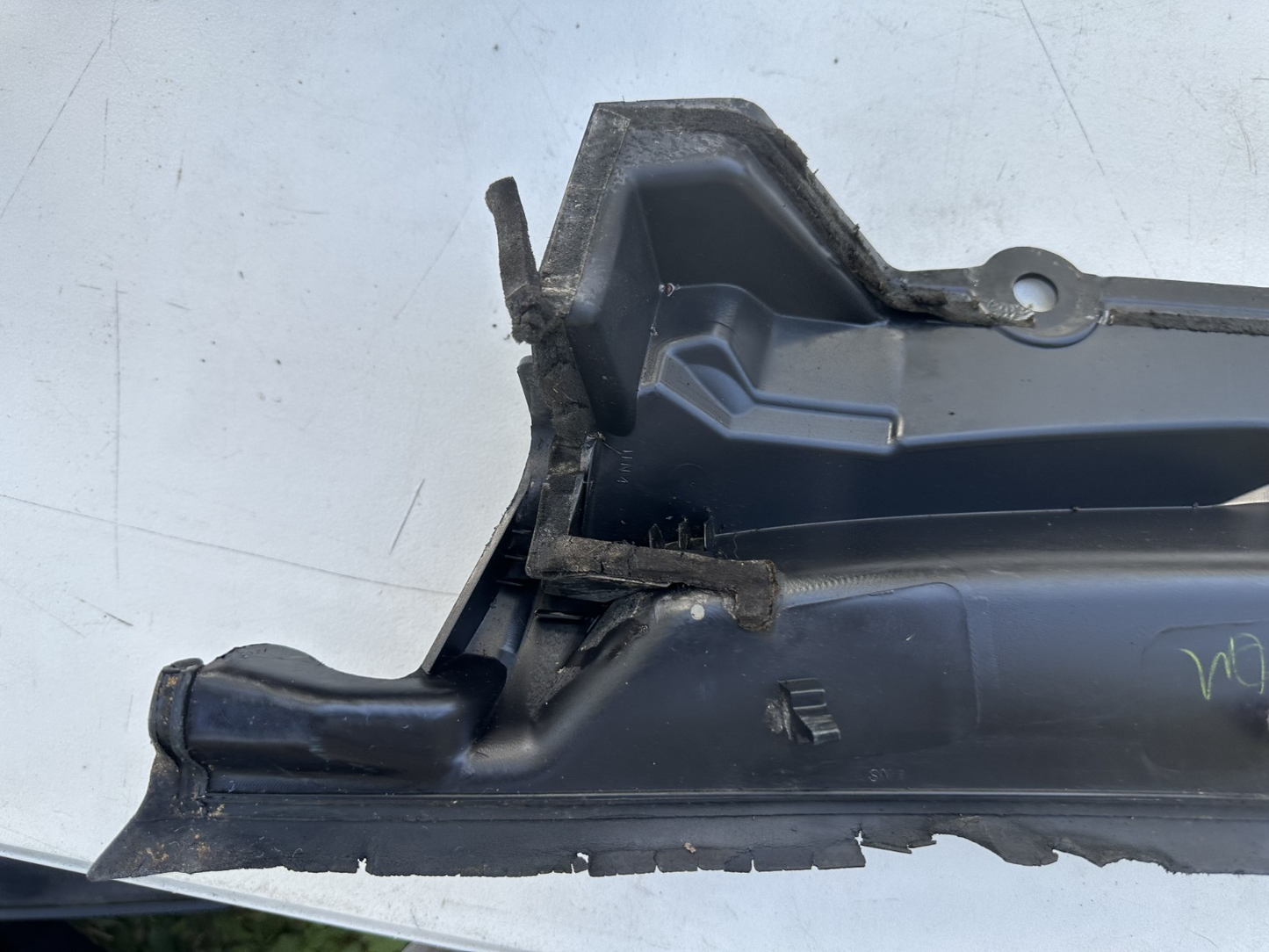 10-14 Ford Mustang LH & RH Driver Passenger Wiper Dash Top Cowl Grille Vent OEM