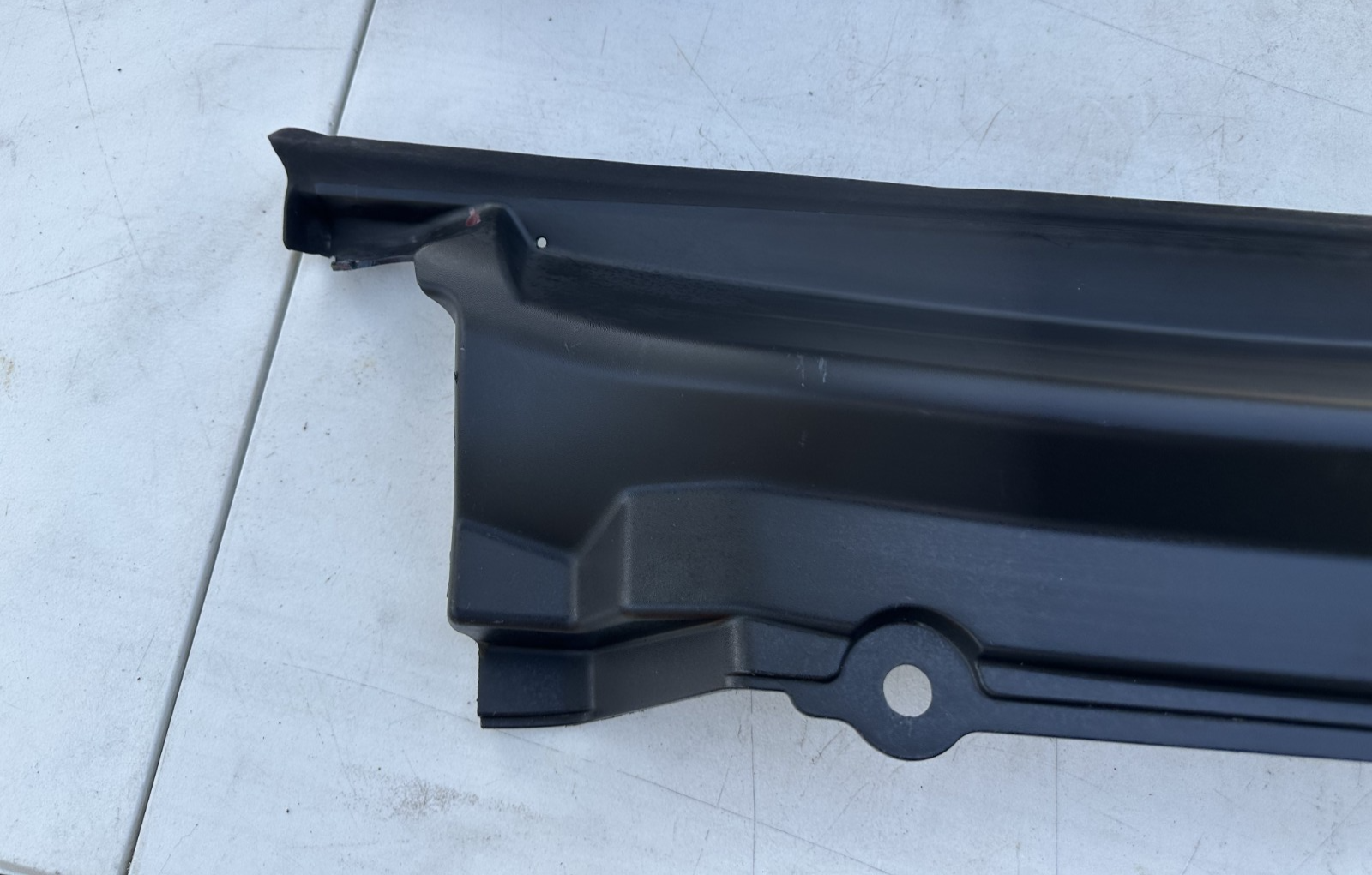 05-09 Ford Mustang LH & RH Driver Passenger Wiper Dash Top Cowl Grille Vent OEM