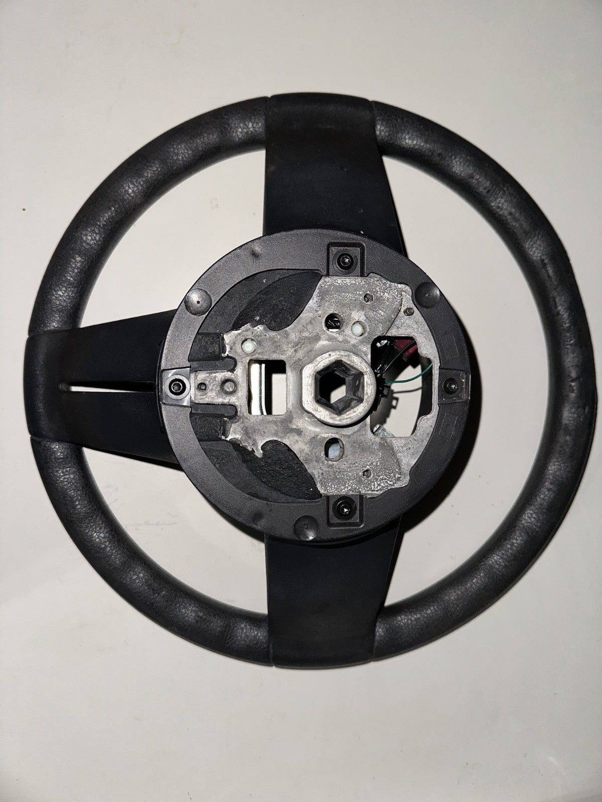 05-09 Ford Mustang Base Vinyl Steering Wheel OEM Black With Wiring