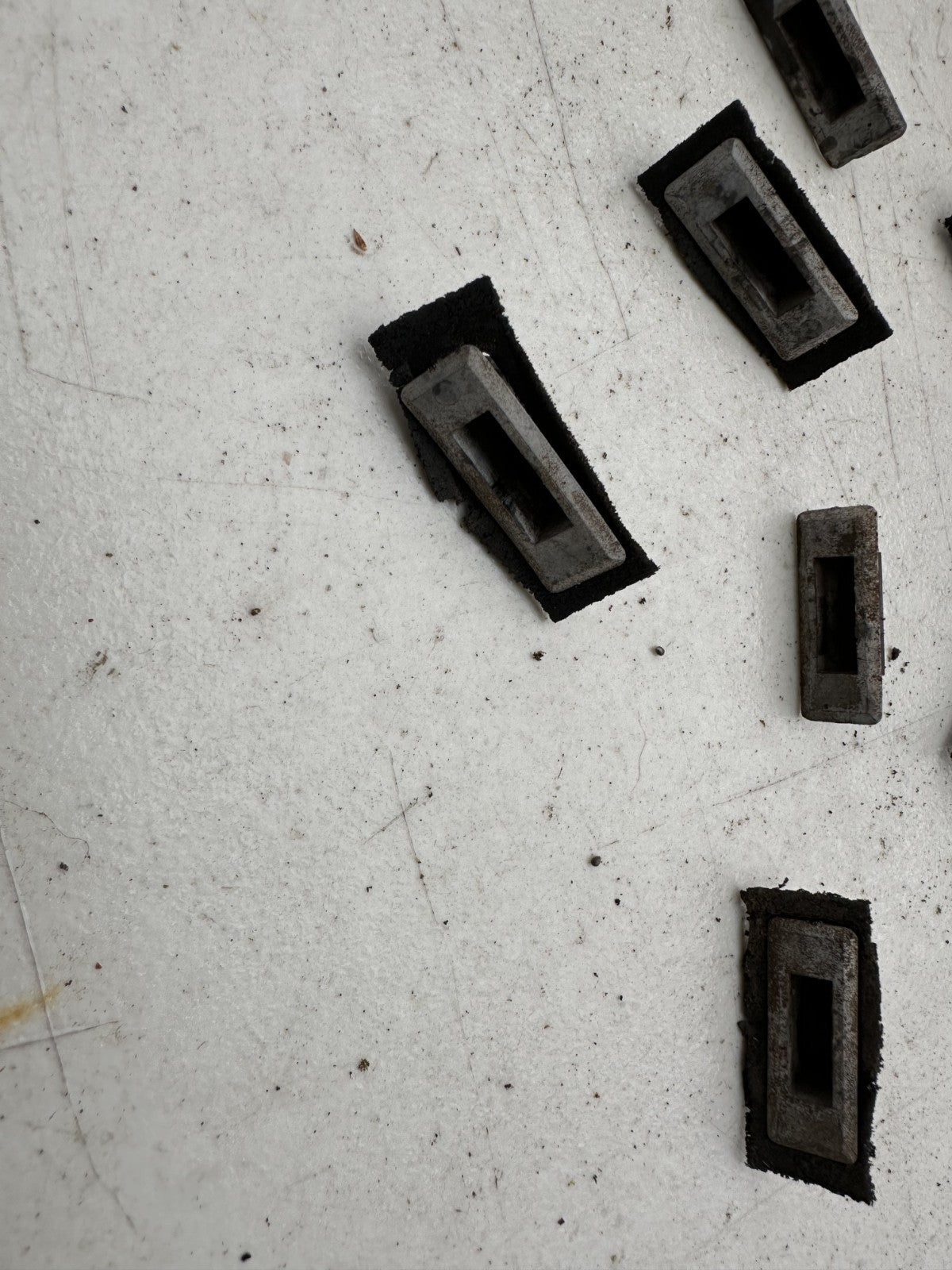 05-14 Ford Mustang Wiper Cowl Clips Retainers Grommets OEM