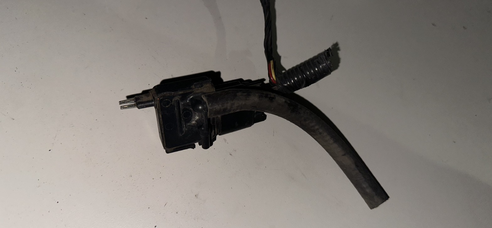 05-09 Ford Mustang Misc. Connector Plug Clip OEM W/ Wires