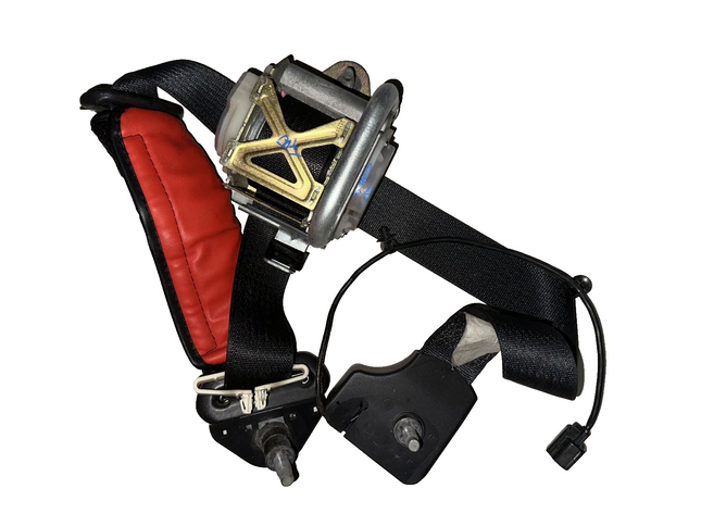 05-06 Ford Mustang Passenger Right RH Front Seatbelt With Trim OEM Black Belt