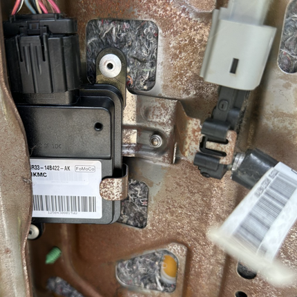 05-09 Ford Mustang 4 Way Manual Seat Track Passenger RH OEM W/ Seat Base Cloth