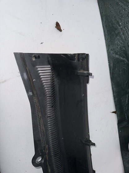 05-09 Ford Mustang RH Passenger Wiper Dash Top Cowl Grille Vent OEM