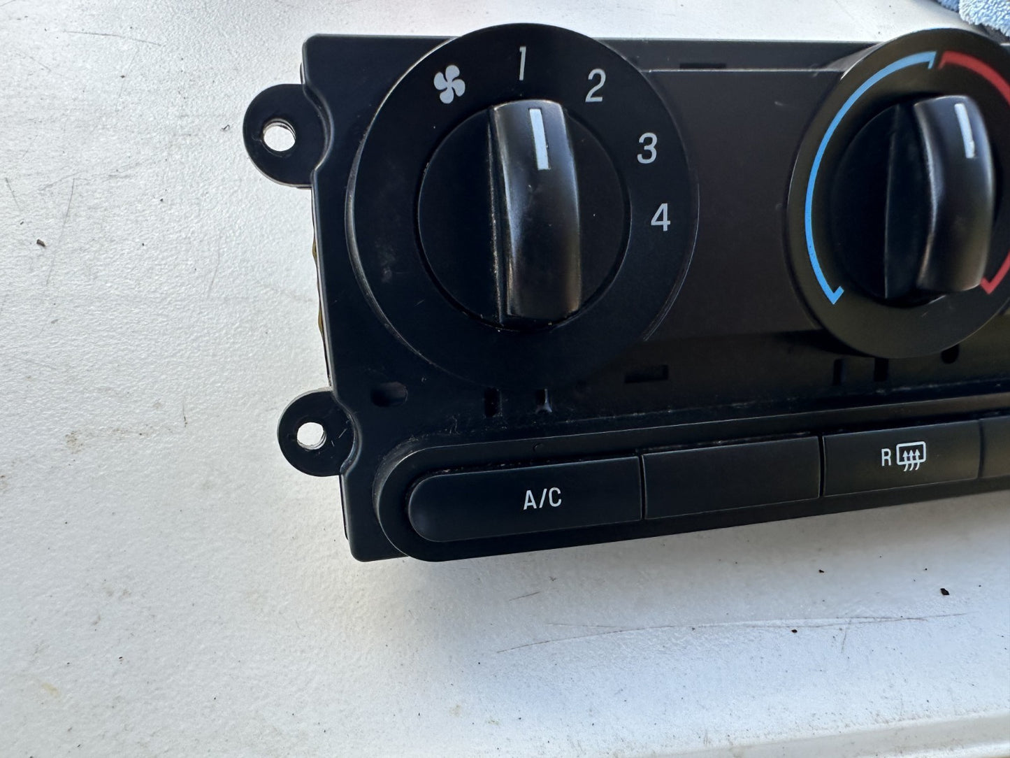 05-09 Ford Mustang 7R33-19980-AA Climate Control Panel Temperature Control OEM