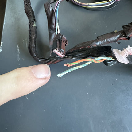 05-09 Ford Mustang Left Driver Door Wiring Harness 8R3T-14631-BA OEM