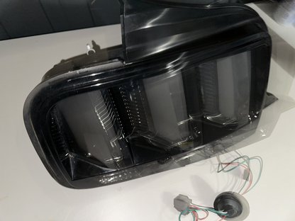 05-09 Ford Mustang LED Tail light With Wiring LH Driver With All Bulbs Working