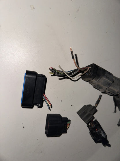 05-06 Ford Mustang Miscellaneous Eletrical Connectors Plugs OEM W/ Wires