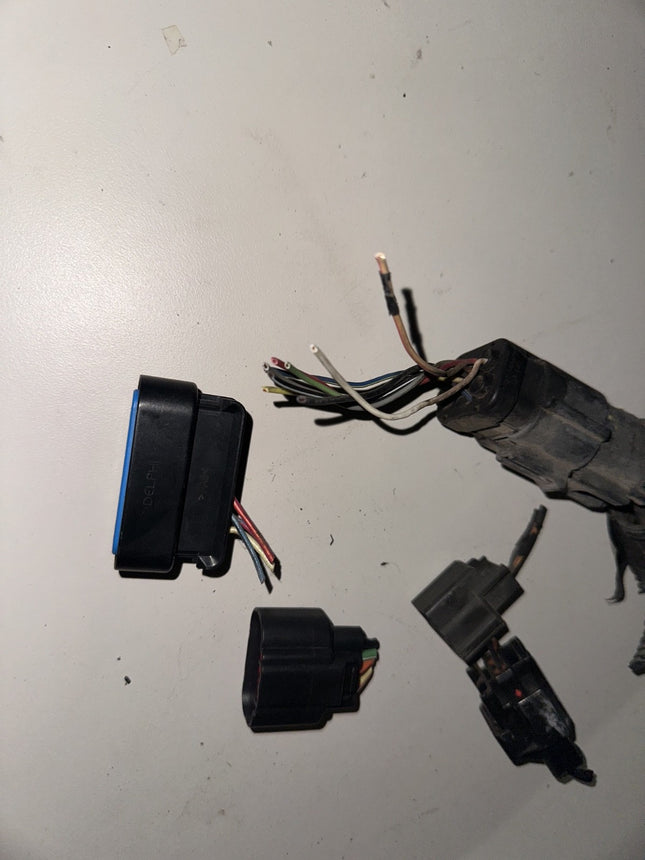 05-06 Ford Mustang Miscellaneous Eletrical Connectors Plugs OEM W/ Wires