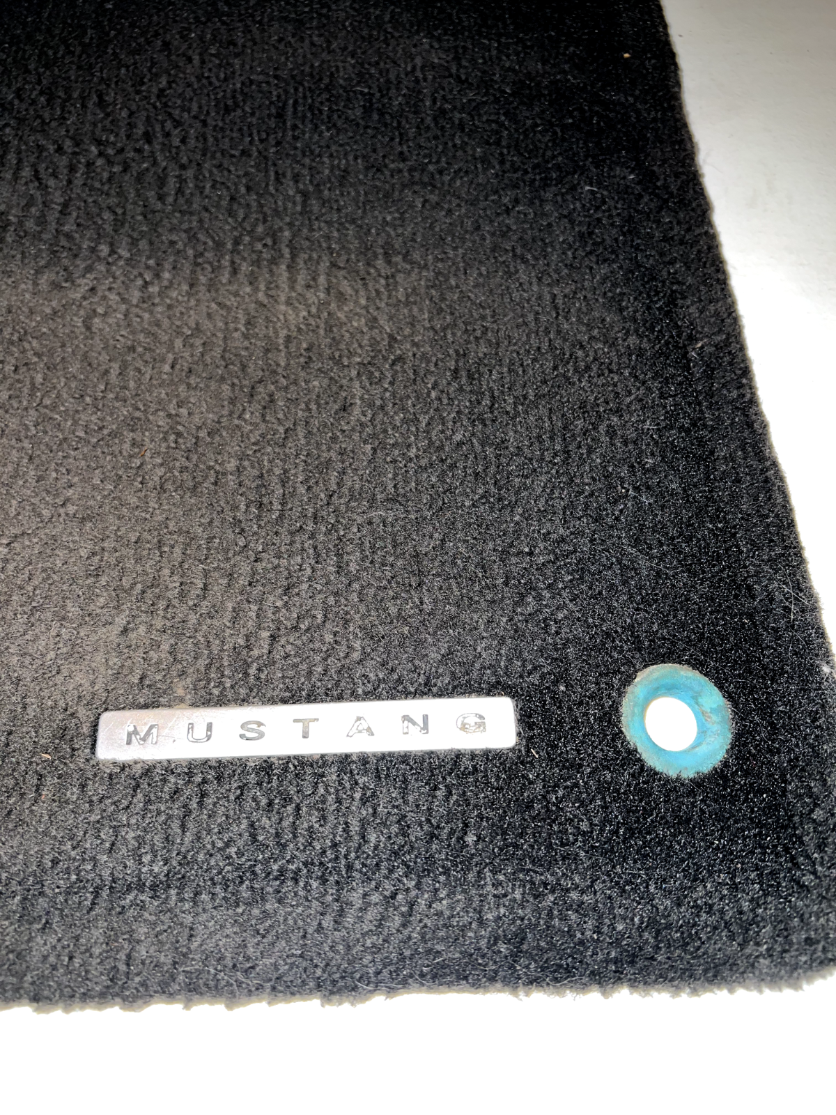 05-09 Ford Mustang Black Carpet Floor Mats OEM Pair With Silver MUSTANG Emblem 