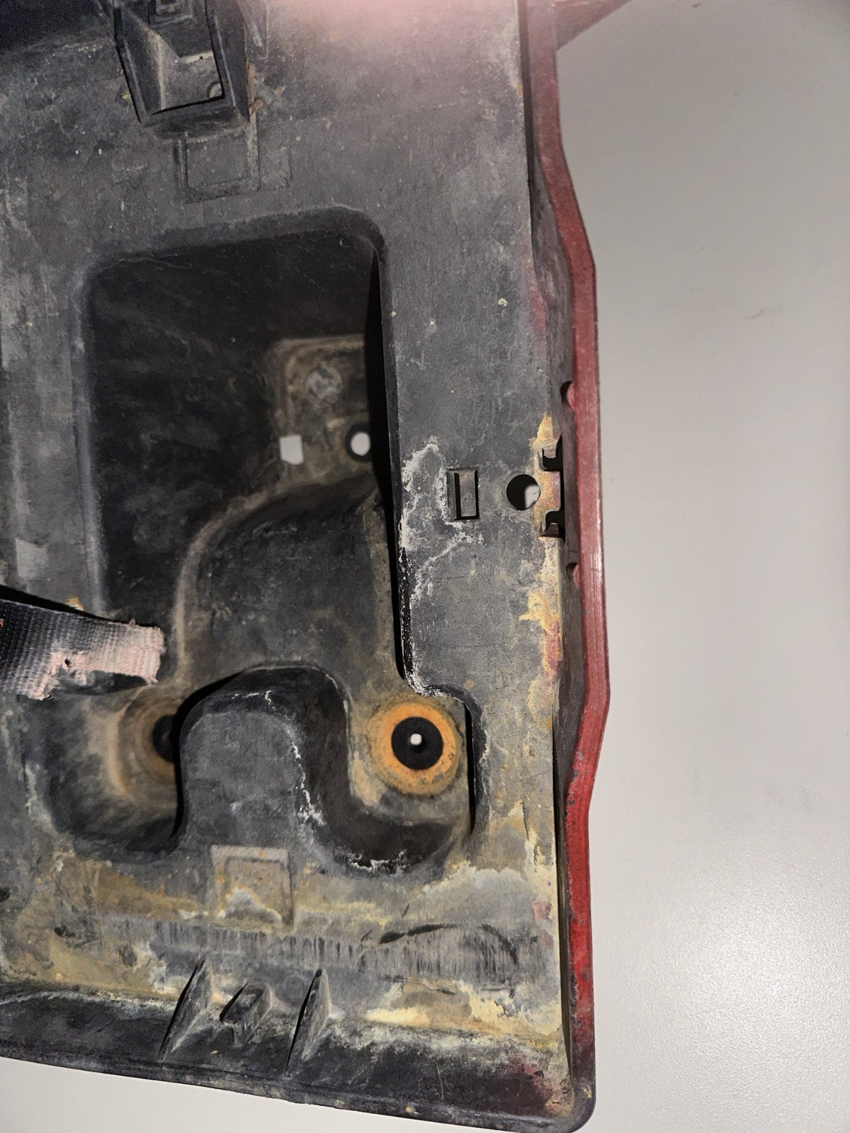 05-09 Ford Mustang Battery Tray OEM 6R33-10723-AA