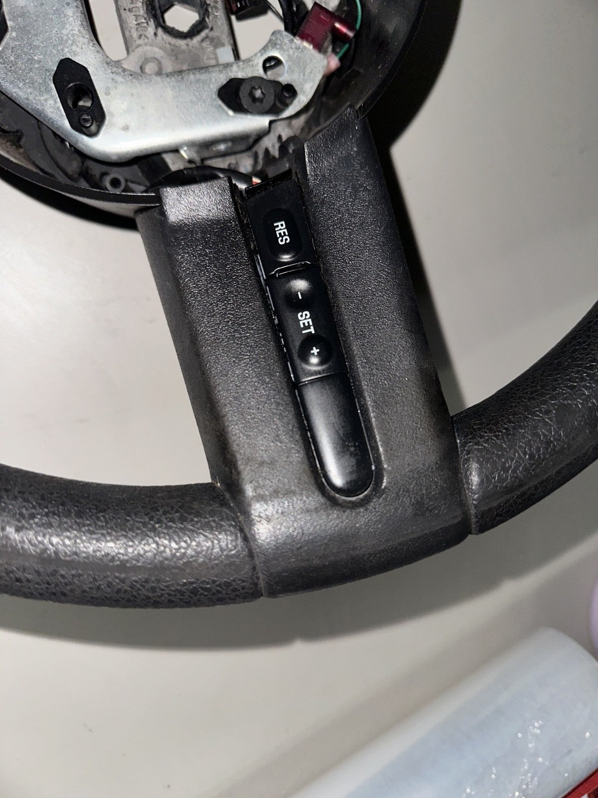 05-09 Ford Mustang Base Vinyl Steering Wheel OEM Black With Wiring