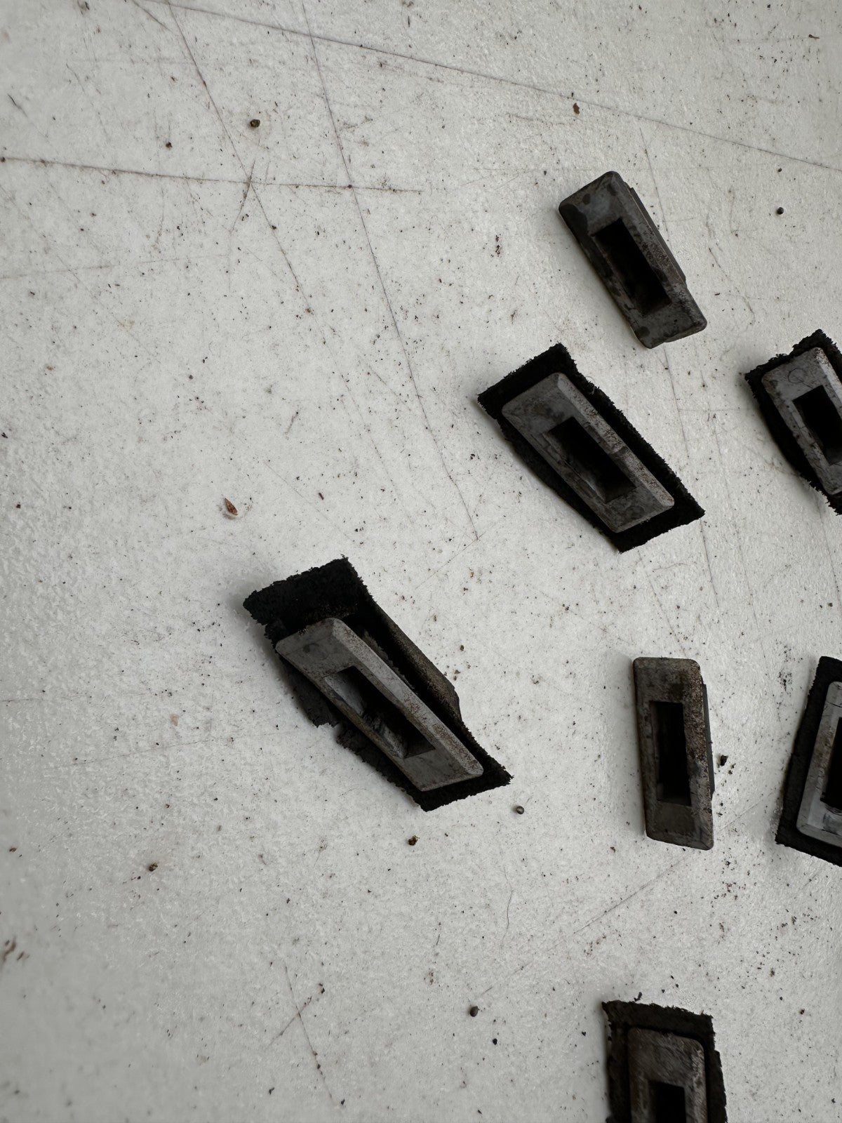 05-14 Ford Mustang Wiper Cowl Clips Retainers Grommets OEM