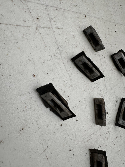 05-14 Ford Mustang Wiper Cowl Clips Retainers Grommets OEM