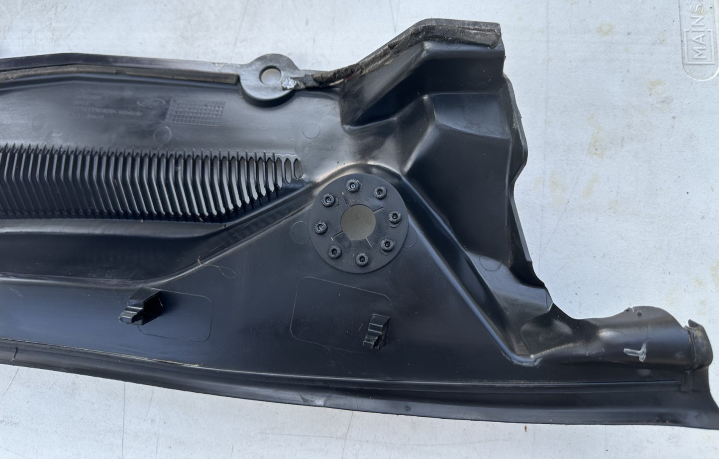 05-09 Ford Mustang LH & RH Driver Passenger Wiper Dash Top Cowl Grille Vent OEM