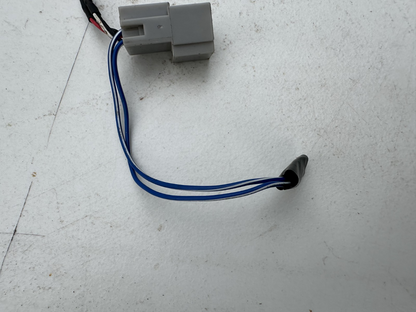 05-09 Ford Mustang Aftermarket Radio Wiring Plug W/ Shaker 500 Adapter