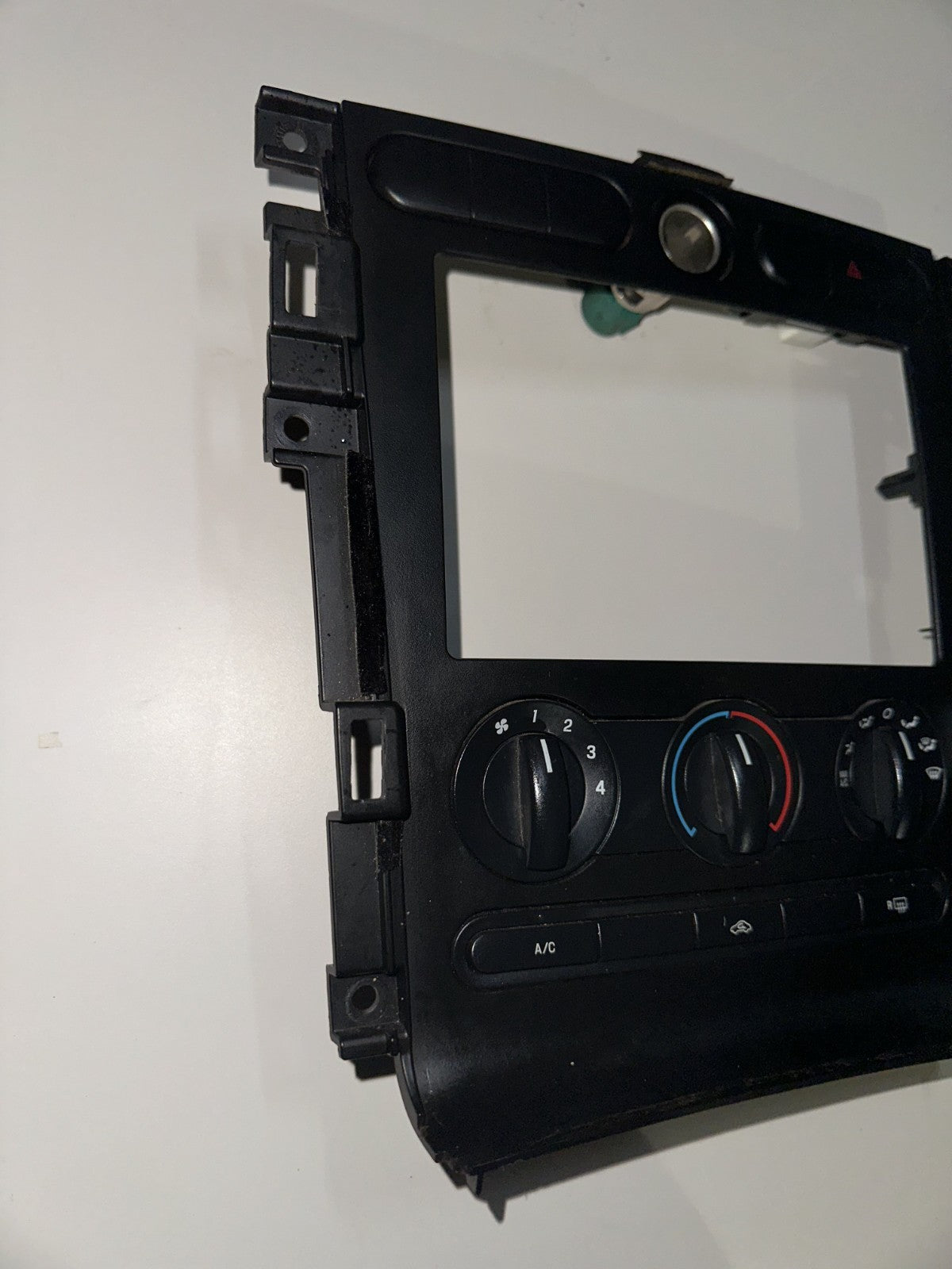 05-09 Mustang Climate Control Panel A/C Heater With Trim Bezel W/ Buttons OEM