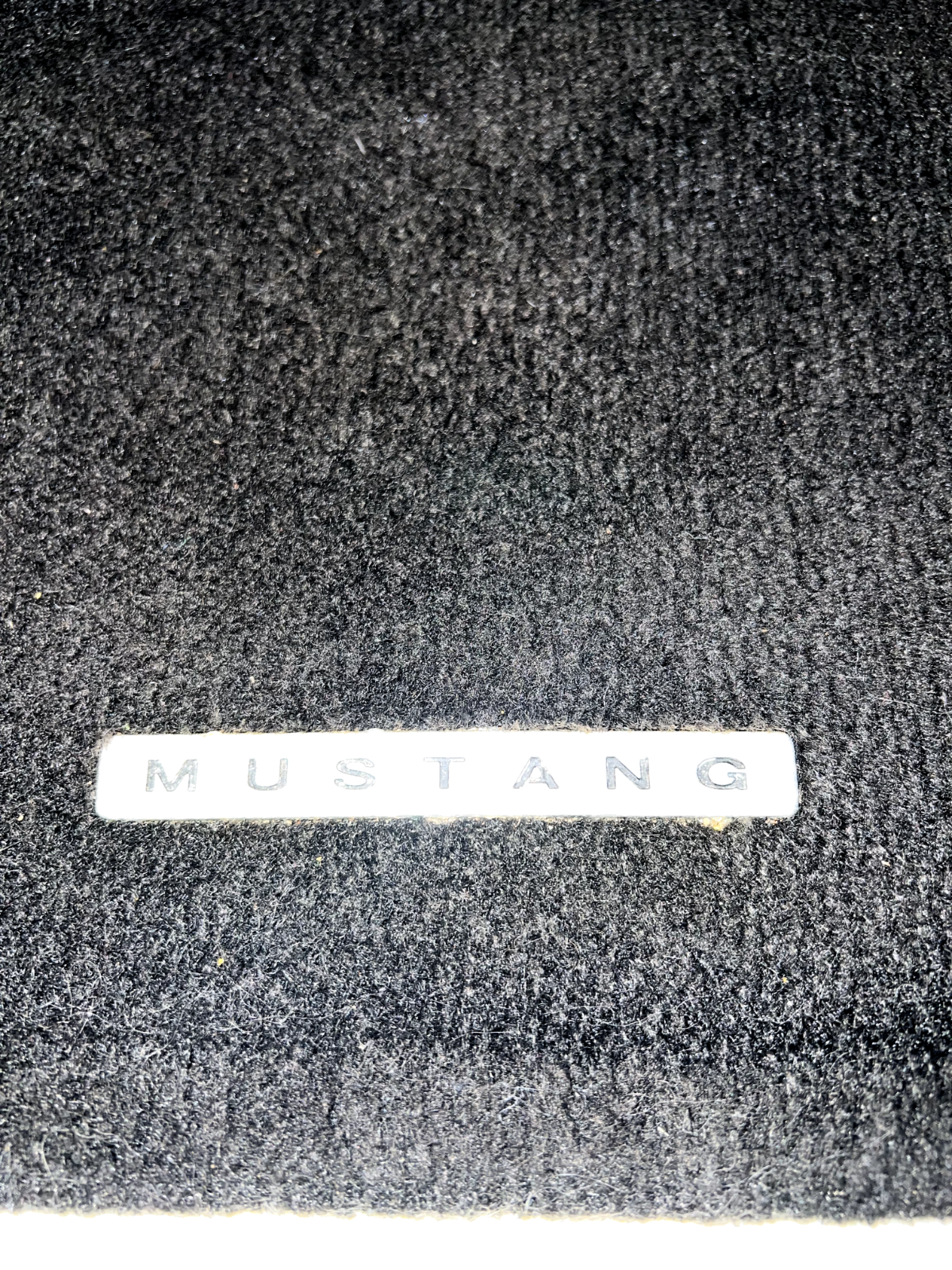 05-09 Ford Mustang Black Carpet Floor Mats OEM Pair With Silver MUSTANG Emblem 