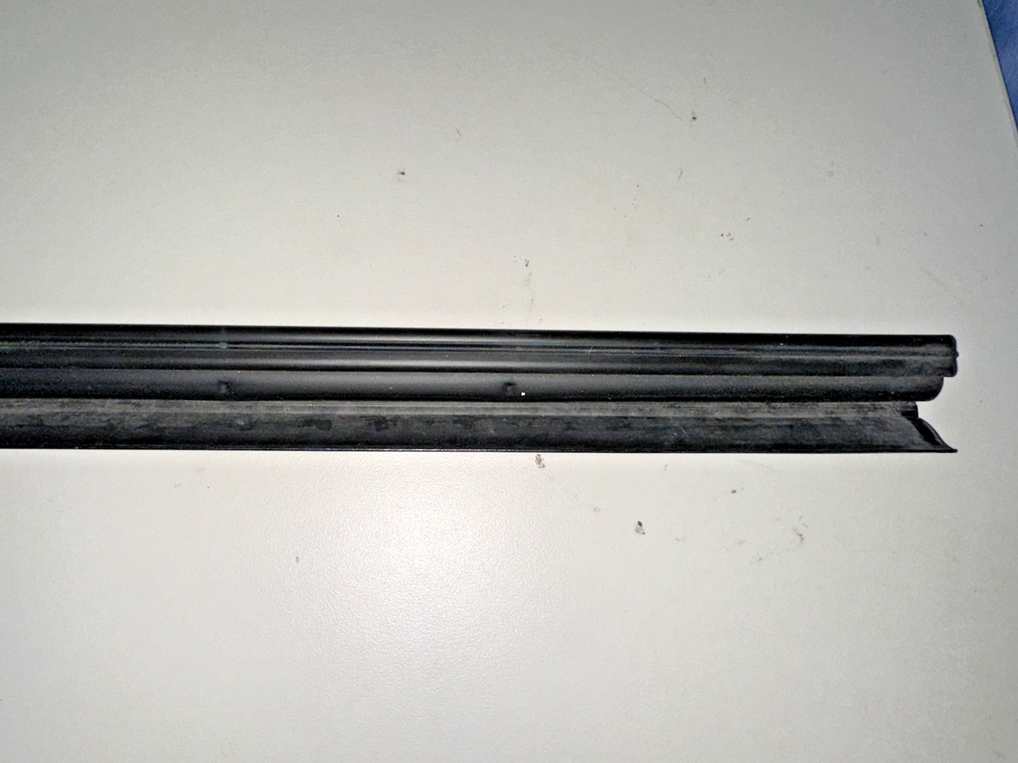 05-09 Ford Mustang Inner Door Belt Weather Strip LH Driver OEM