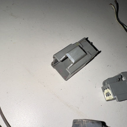 05-06 Ford Mustang Eletrical Connectors Plugs Clips OEM W/ Wires Misc.