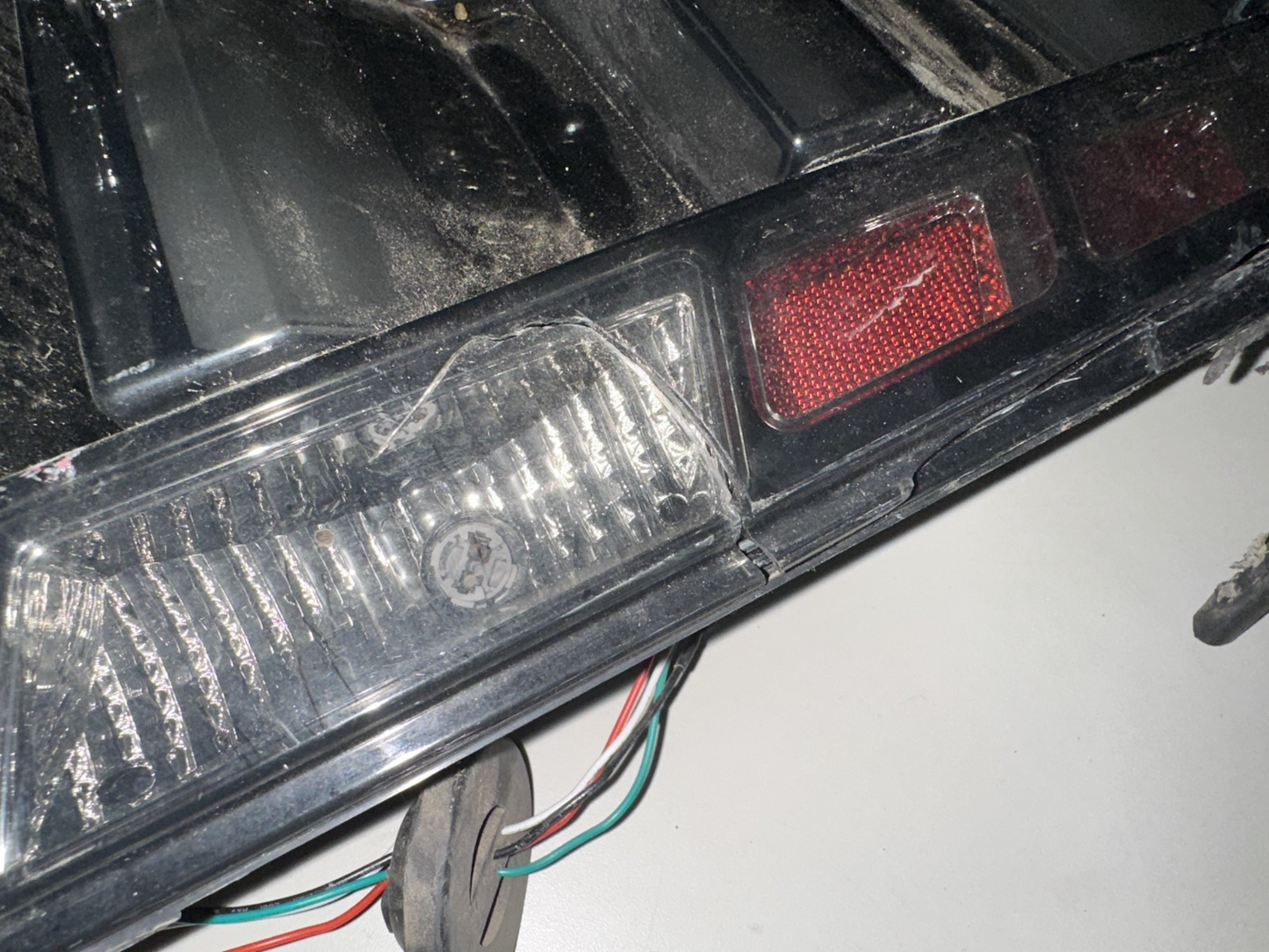 05-09 Ford Mustang LED Tail light With Wiring RH Passenger DAMAGED