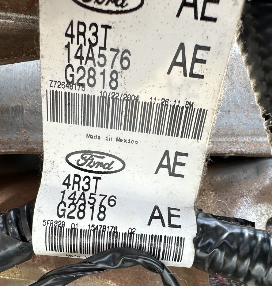 05-09 Ford Mustang 4 Way Manual Seat Track Passenger RH OEM W/ Seat Base Cloth