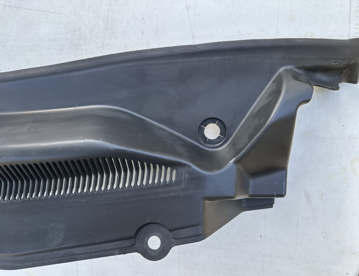 05-09 Ford Mustang LH & RH Driver Passenger Wiper Dash Top Cowl Grille Vent OEM