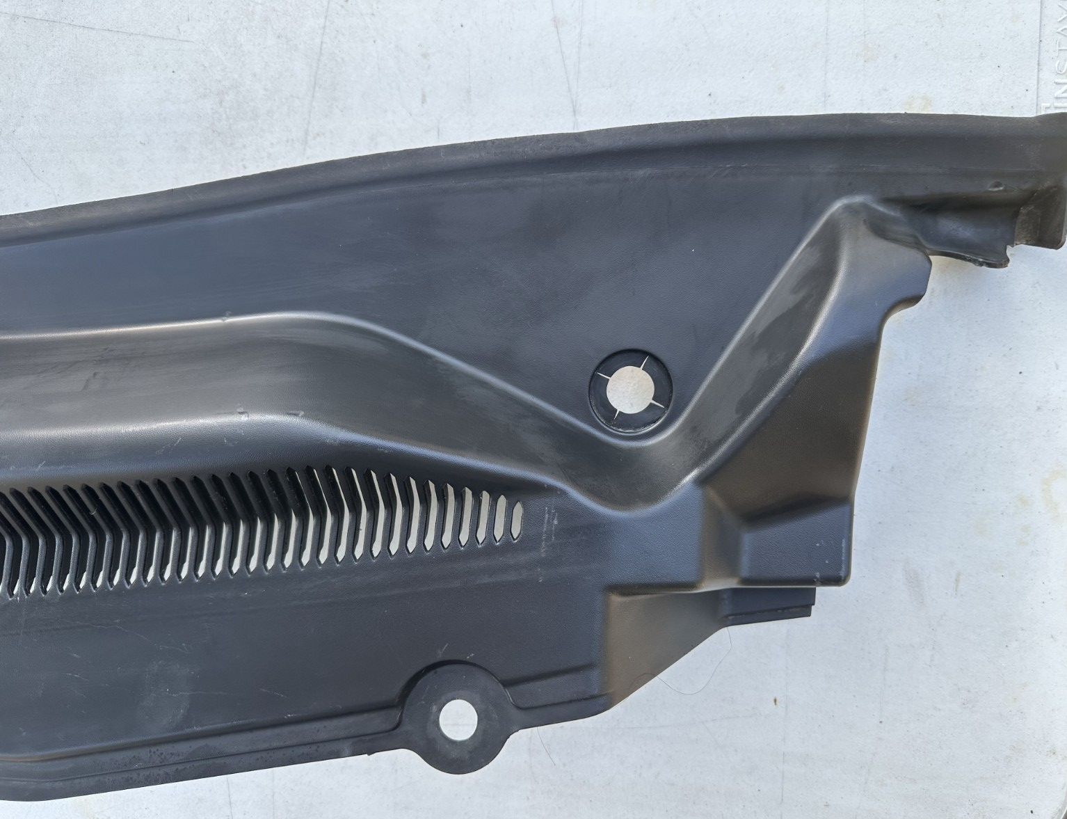 05-09 Ford Mustang LH & RH Driver Passenger Wiper Dash Top Cowl Grille Vent OEM