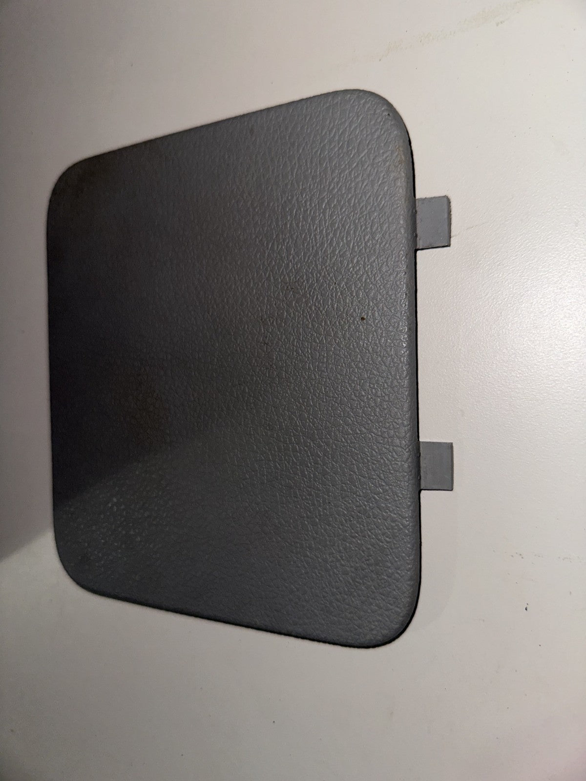 05-09 Ford Mustang Passenger Lower Dove Grey Fuse Box Cover Trim OEM
