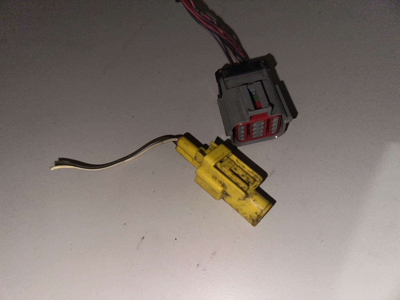 05-09 Ford Mustang Lower Front Seat Wire Plugs OEM RH Passenger