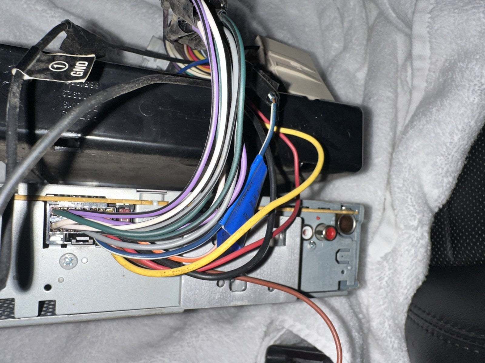 05-09 Ford Mustang JVC Radio KD-R540 Wired Plug and Play For Shaker 500