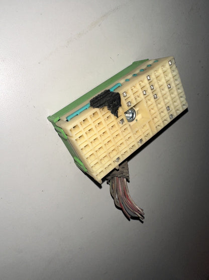 05-06 Ford Mustang Under Hood Fuse Box Connector OEM W/ Wires