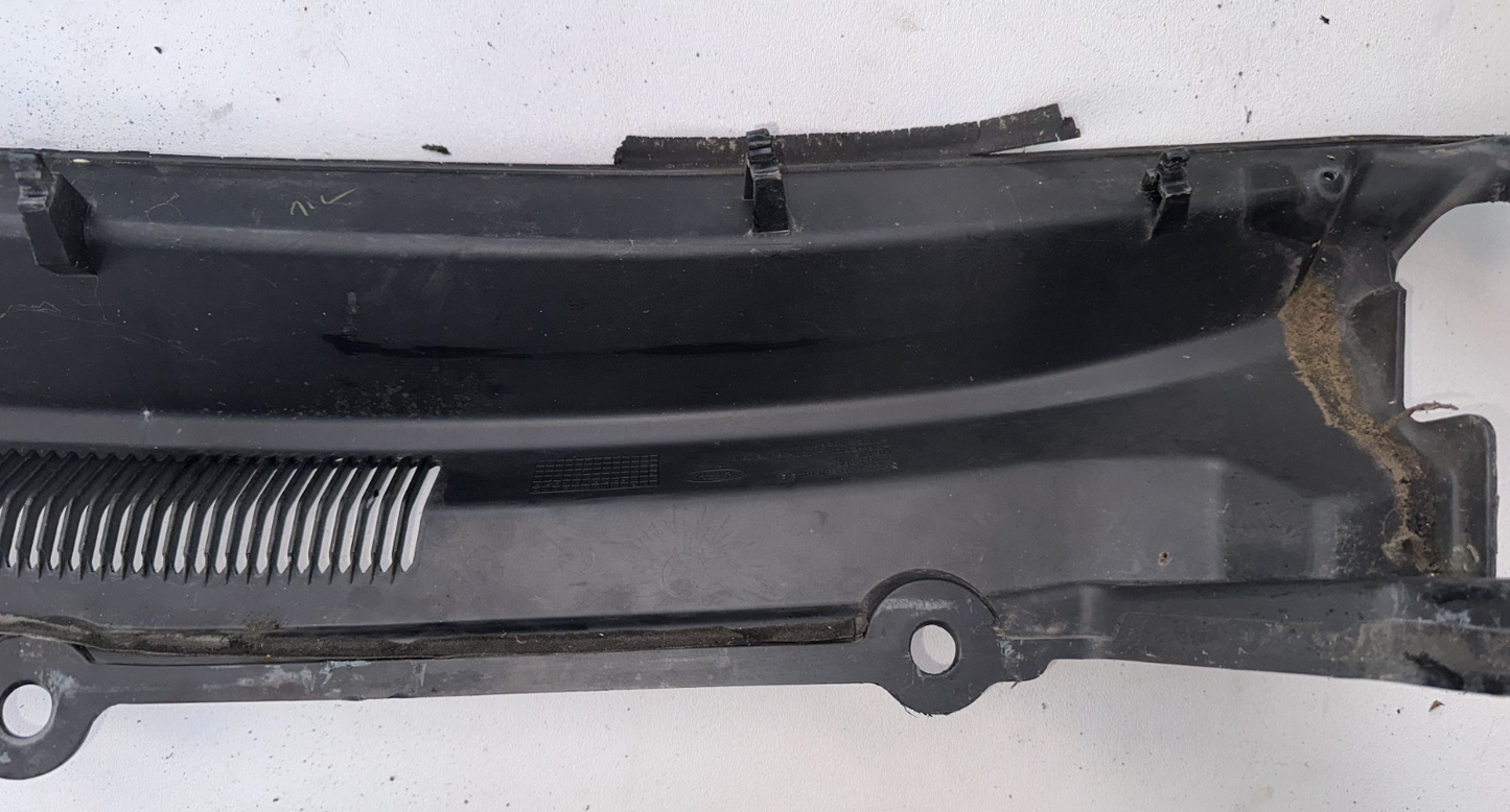 05-09 Ford Mustang RH Passenger Wiper Dash Top Cowl Grille Vent OEM